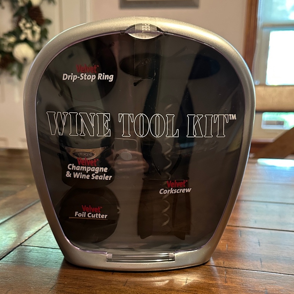 Velvet Wine Tool Kit - Black and Silver